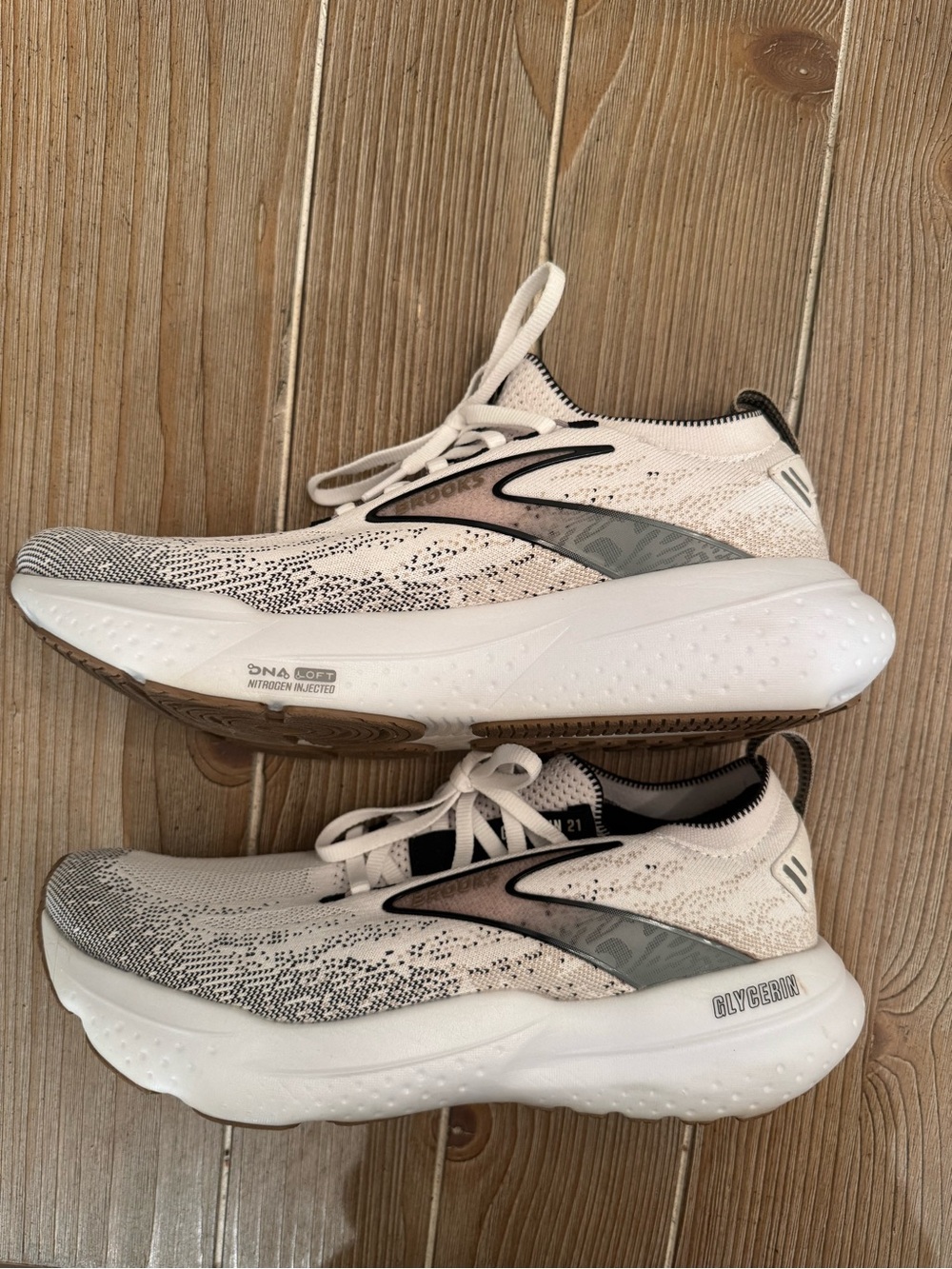 Brooks - Picture 2 of 4